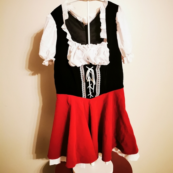 Women's plus size red Riding Hood costume. - Picture 4 of 5